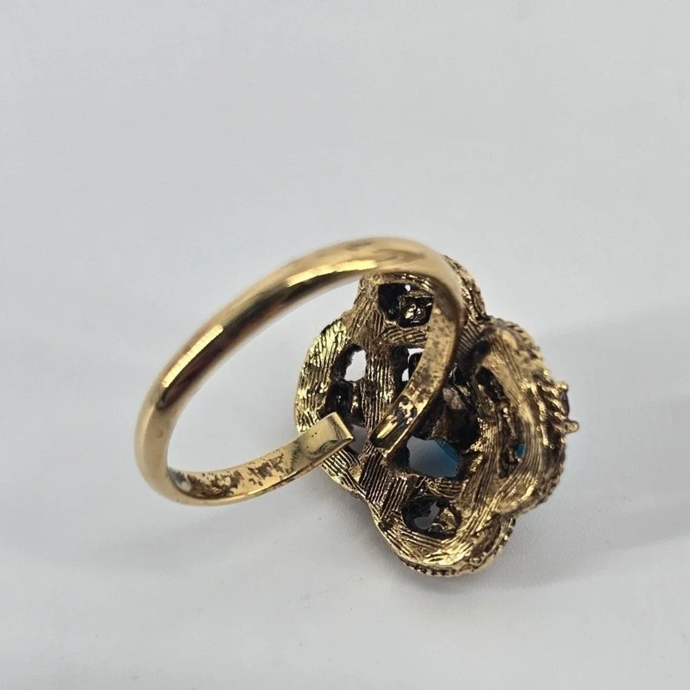 Unbranded Ring Womens 8.25 Vintage Cocktail Blue Faux Cats Eye Gold Tone EUC